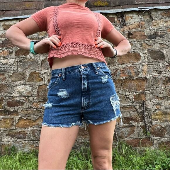 Vintage Wrangler cutoff Jean shorts fray hem distressed festival boho - Picture 2 of 8